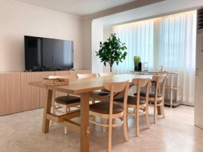 Woodside House/ Hongik St. Exite 5~7 3min